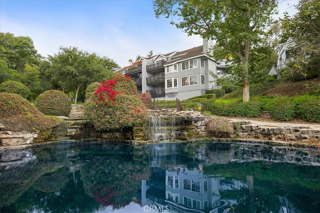 1083 Lakeview