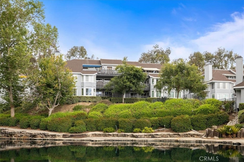 1083 Lakeview