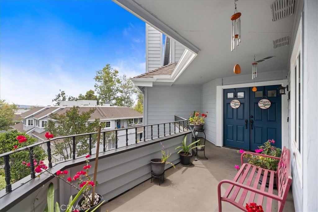 1083 Lakeview