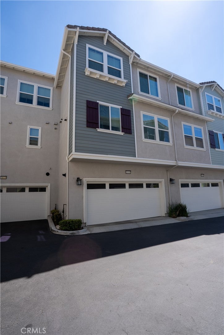 18381 Iris Lane