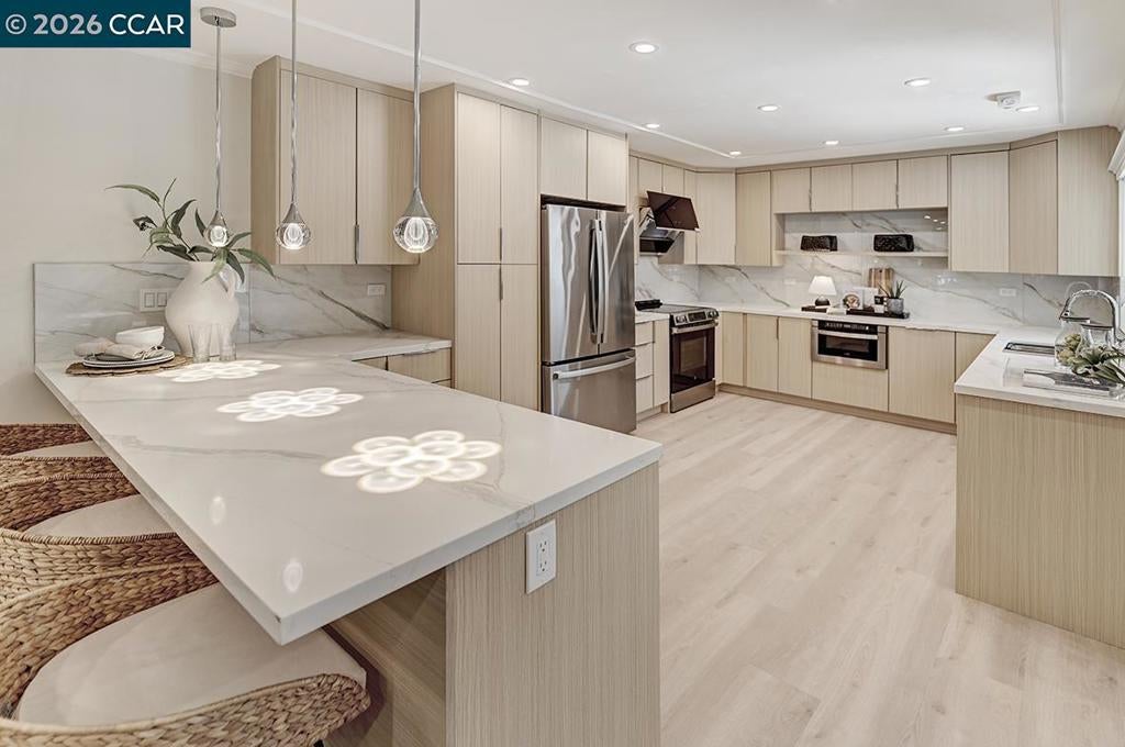 1140 Fairlawn Ct 2