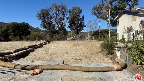 Photo of 17314 Avenida De La Herradura, Pacific Palisades, CA 90272 (MLS # 25618425)