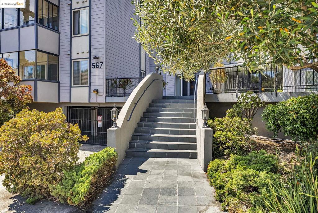 567 Oakland Ave. 101