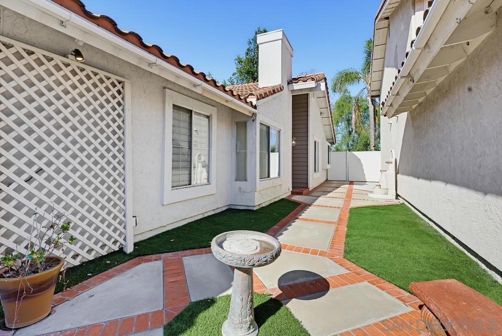 2474 Royal Saint James