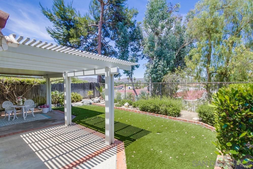 2474 Royal Saint James