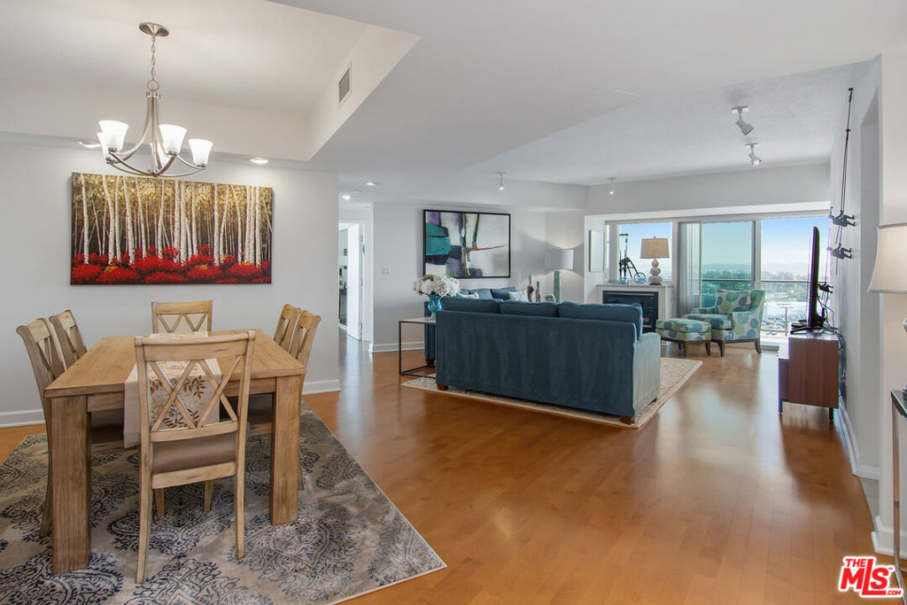 CORNER FLOOR PLAN WITH FLOOR TO CEILING WINDOWS! 3 BEDROOMS / 2.5 BATHS ON THE 6TH FLOOR CHARMER! AIRY, BRIGHT, ULTRA-SPACIOUS WITH 1,900 SF OF LIVING SPACE. ENJOY CITY AND MOUNTAIN VIEWS FROM THIS FULL SERVICE, CONTEMPORARY BUILDING. THE REGATTA IS LOCATED IN THE HEART OF SILICON BEACH WITH AMENITIES GALORE: CONFERENCE, FITNESS, CONCIERGE, VALET, POOL, SPA, SAUNA, SCREENING ROOM, RECREATION ROOM AND MORE. VERY CLOSE TO LAX, RESTAURANTS, SHOPPING, BEACH AND THE 405. PHOTOS SHOWN ARE FROM ANOTHER REGATTA UNIT OF THE SAME PLAN, 2 FLOORS HIGHER. SHOWING INSTRUCTIONS IN AGENT REMARKS.