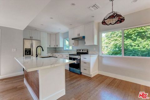 Photo of 5726 Woodman Avenue #2, Van Nuys, CA 91401 (MLS # 26838989)