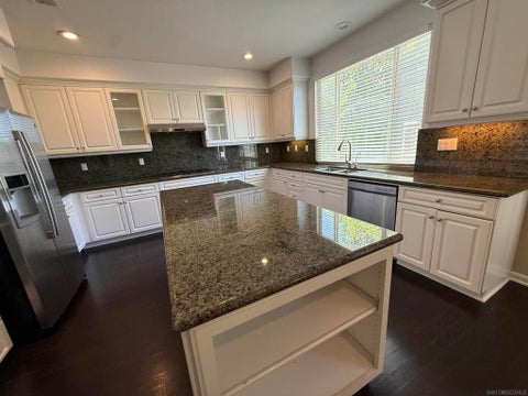 Photo of 2750 Dove Tail Dr Dr, San Marcos, CA 92078 (MLS # 260024348SD)