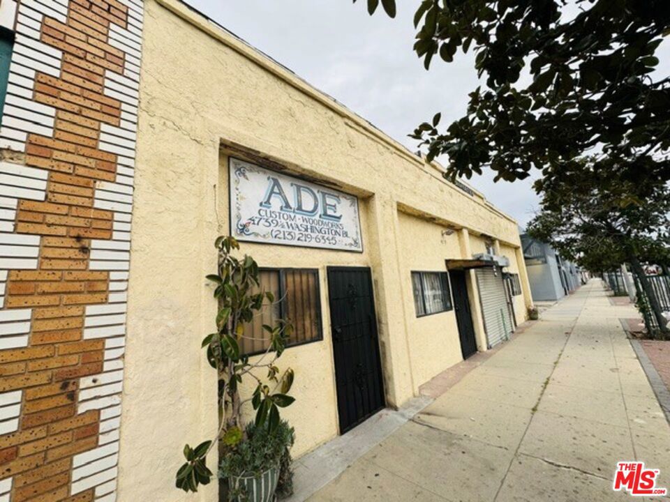 4739 W Washington Boulevard