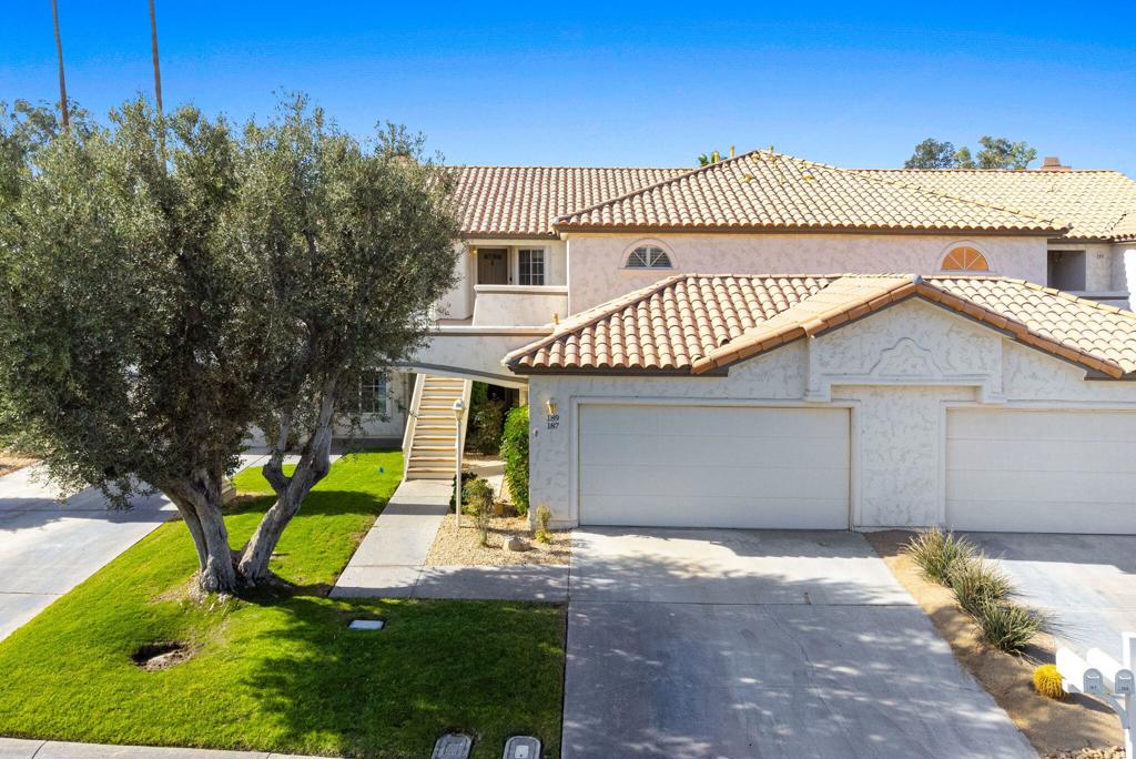 189 Desert Falls Circle