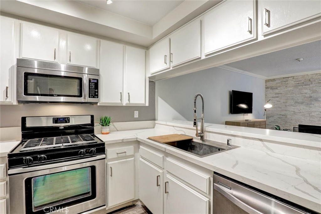 550 Orange Ave 212
