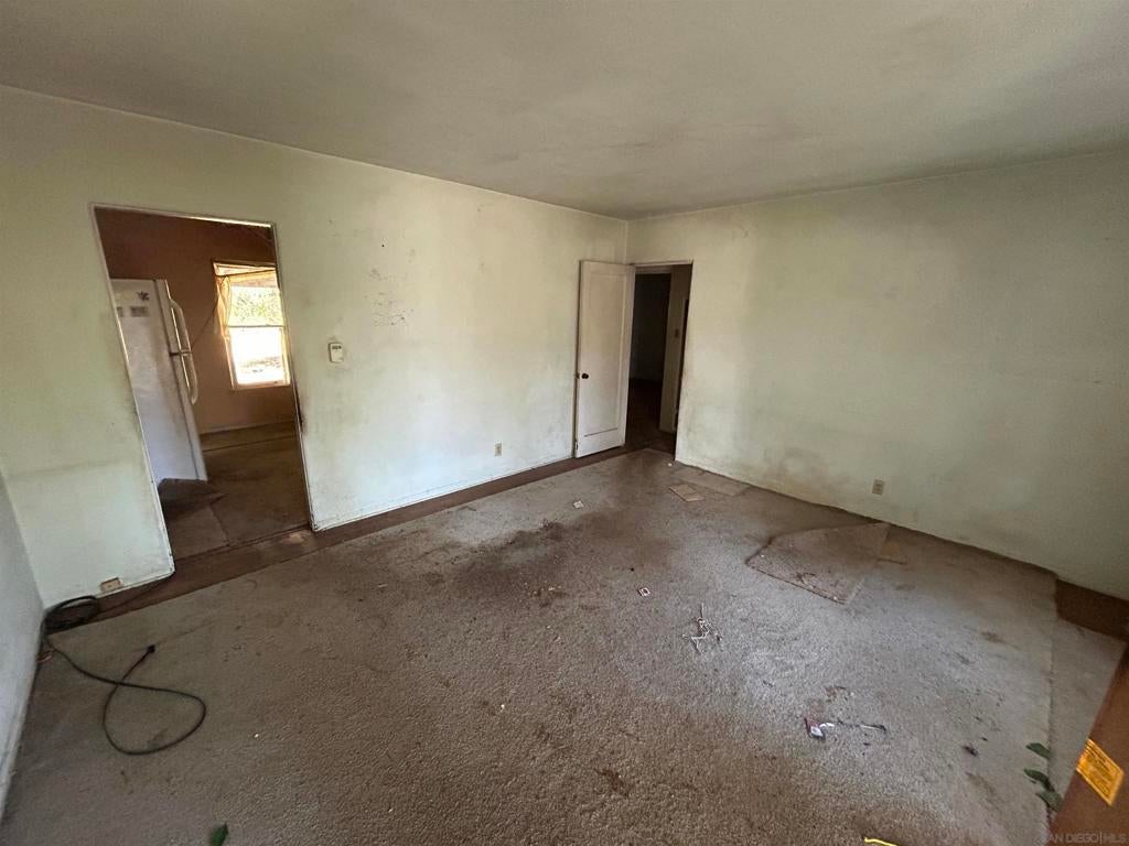 1119 S Juniper