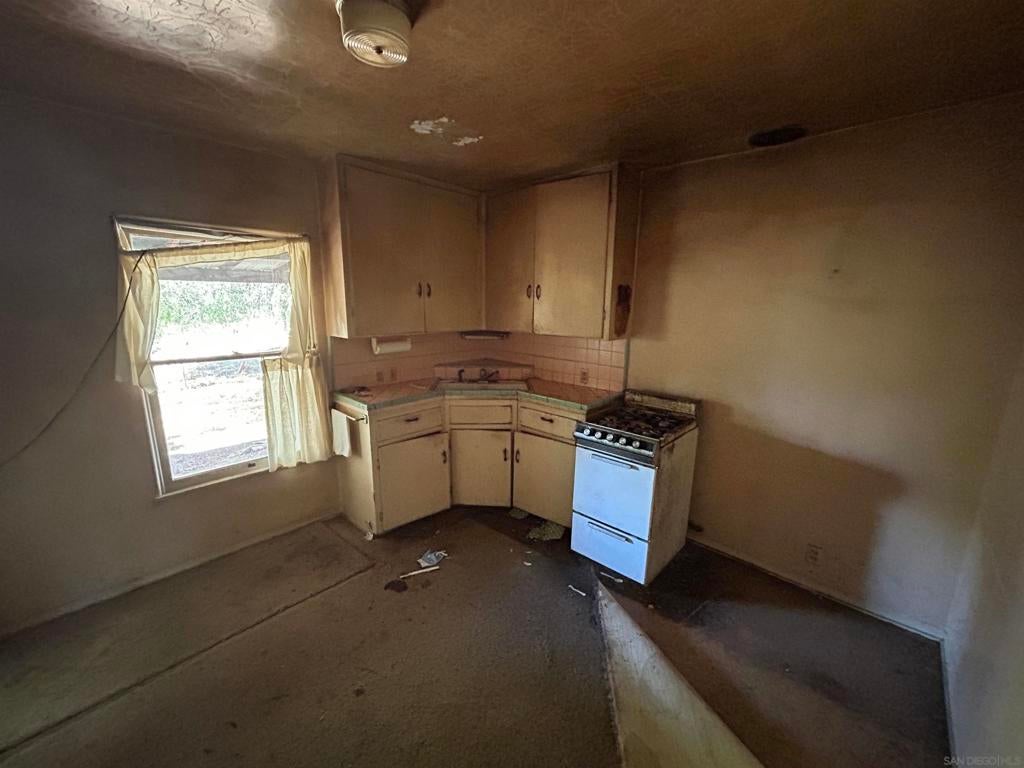 1119 S Juniper