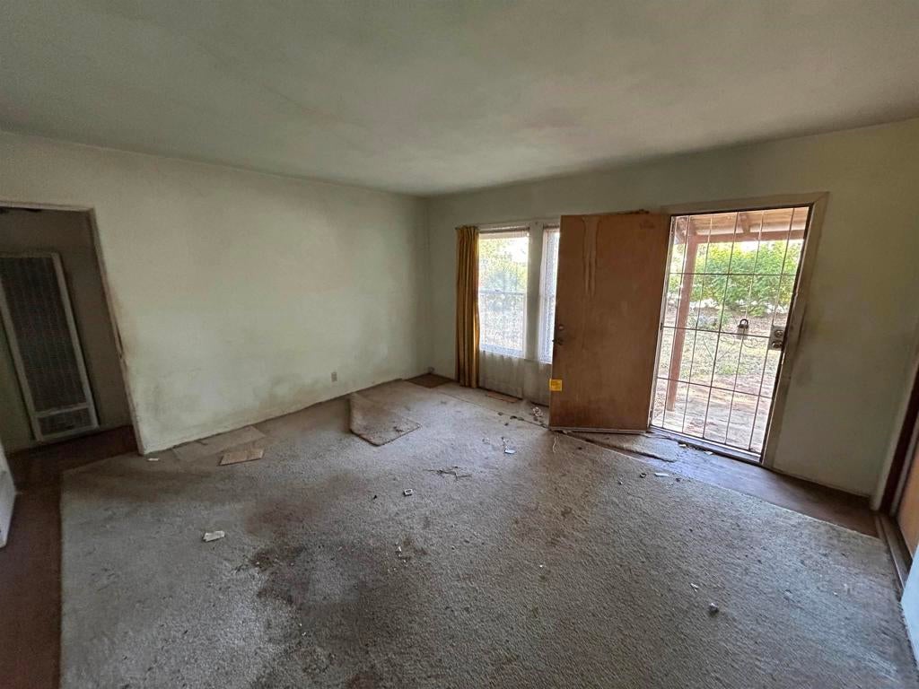 1119 S Juniper
