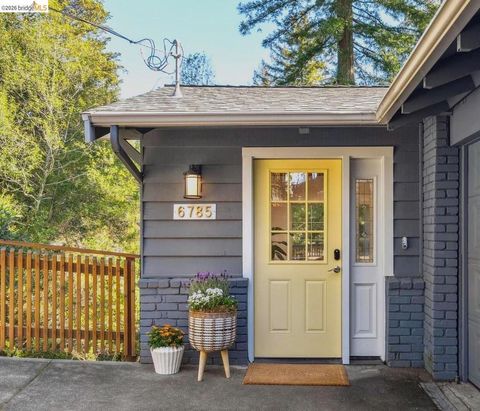 Photo of 6785 6785 Aitken Dr Dr, Oakland, CA 94611 (MLS # 41125466)