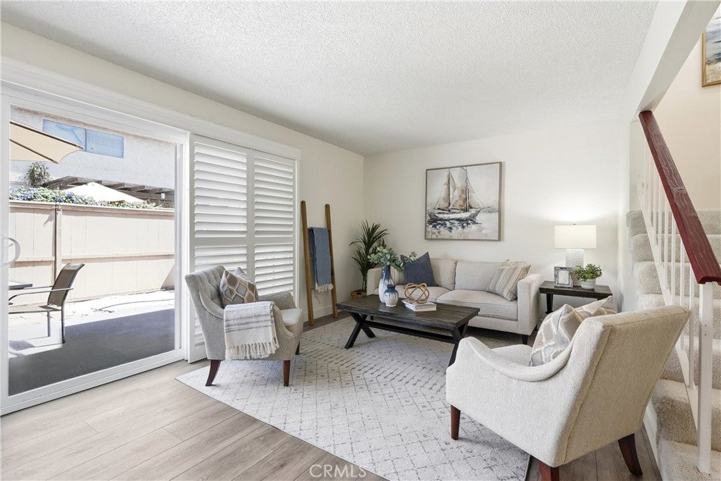 321 W Hermitage