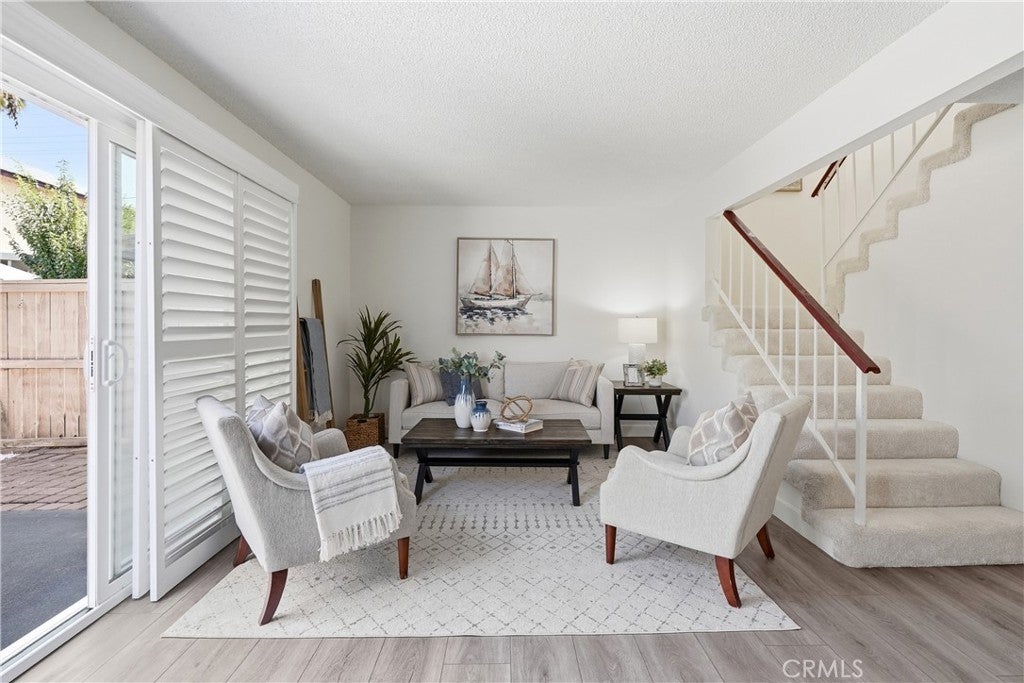 321 W Hermitage