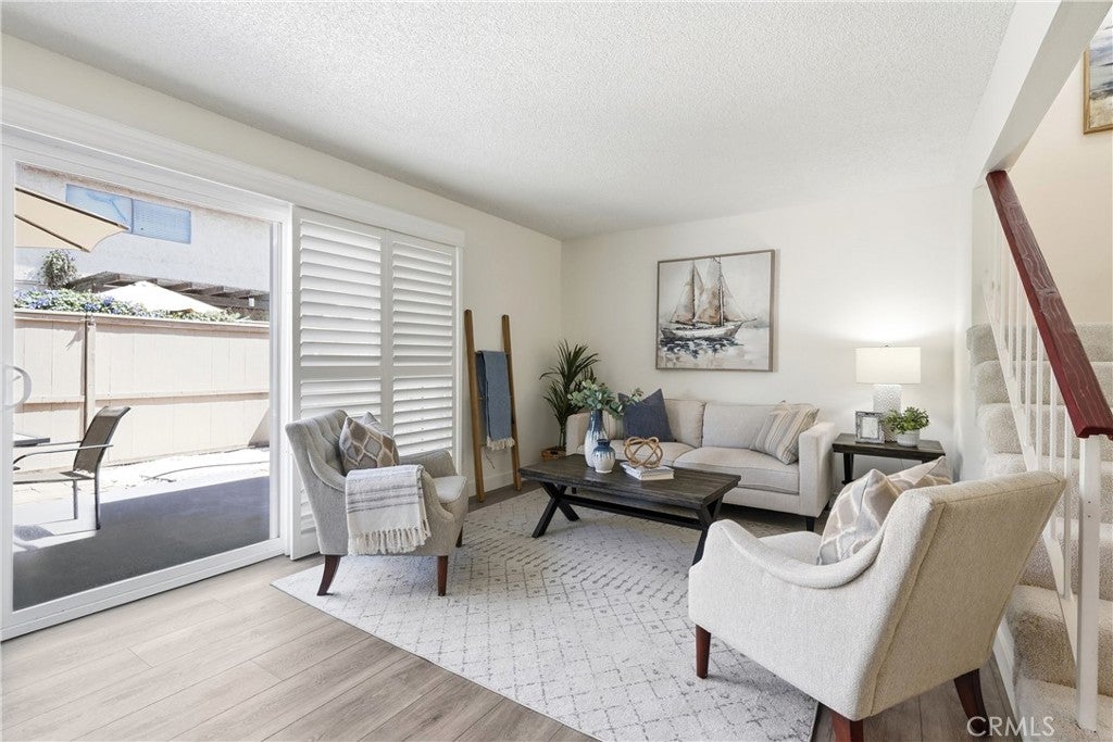 321 W Hermitage