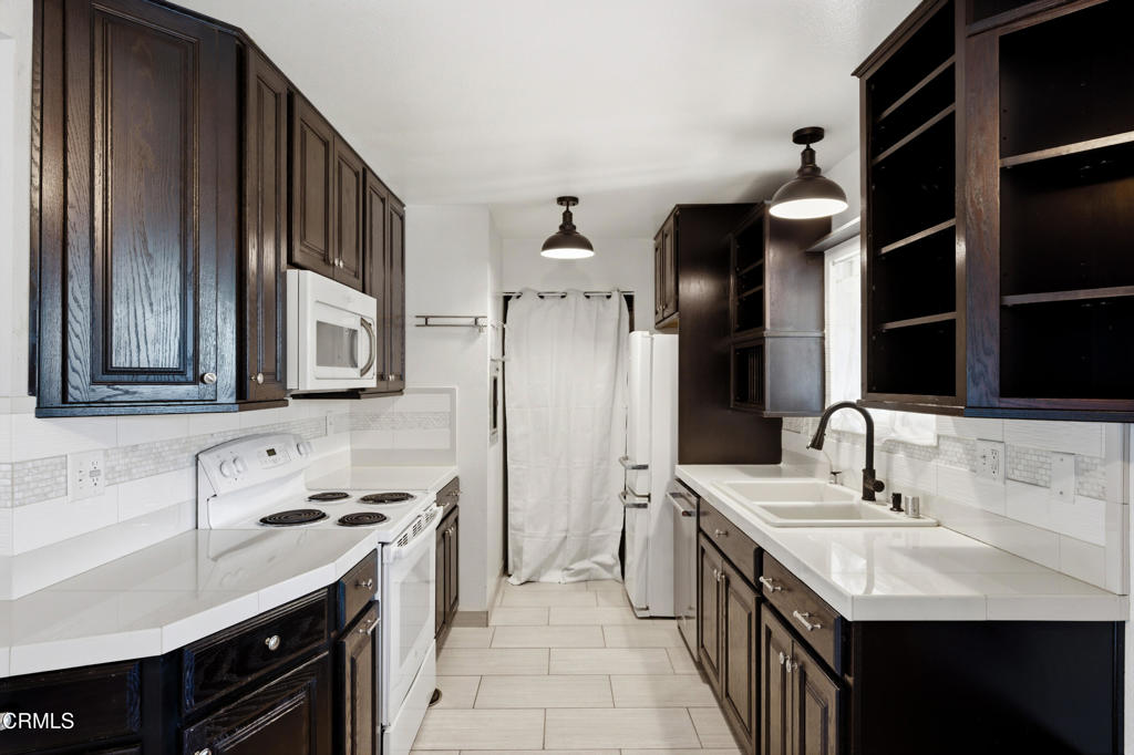 251 S Ventura Road 210