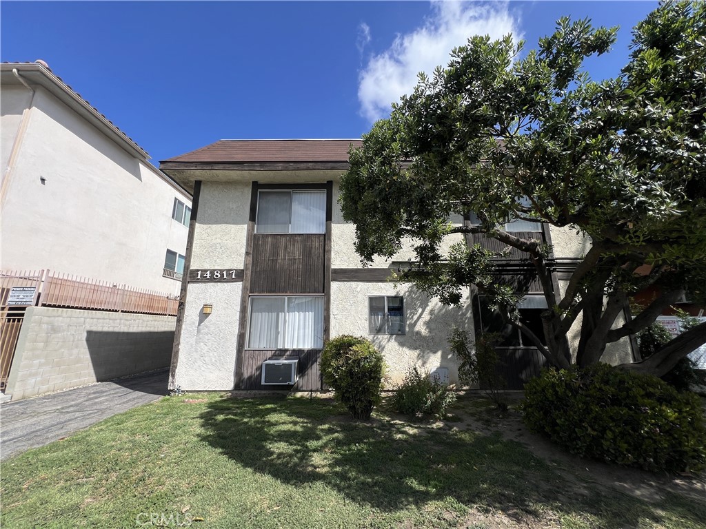 Welcome to this 1 bedroom, 1 bathroom apartment home in Van Nuys. This ground floor, front unit features a charming fireplace in the living room. The kitchen is equipped with a dishwasher and stove, while the dining room has a ceiling fan for your comfort. A closet with built-in organizer offers plenty of storage in the hallway. The bathroom has been updated with a newer vanity, sink, toilet, and tub. Located near Woodley Park, Van Nuys High School, and Presbyterian Valley Hospital, with easy access to the 101 freeway.