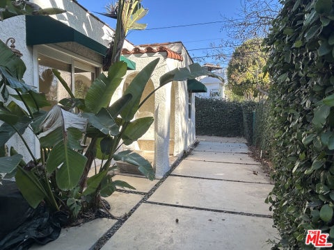Photo of 8711 Sherwood Drive, West Hollywood, CA 90069 (MLS # 26844237)