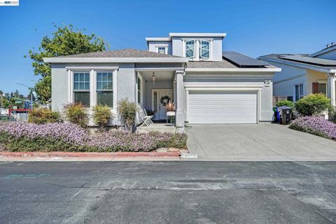 Photo of 11 Fallen Leaf Ct Ct, Rodeo, CA 94572 (MLS # 41128064)