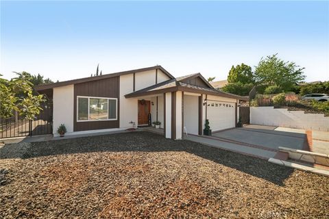 Photo of 11461 Amigo Avenue, Porter Ranch, CA 91326 (MLS # SR26042981)