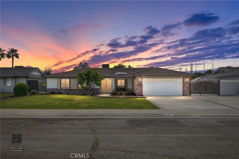 Photo of 10219 Planebrook Ave, Bakersfield, CA 93312 (MLS # SR26057301)
