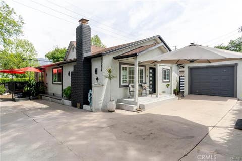 Photo of 10254 Floralita Avenue Ave, Sunland, CA 91040 (MLS # SR26156542)