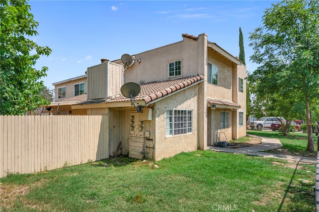 1031 N Lilac Avenue