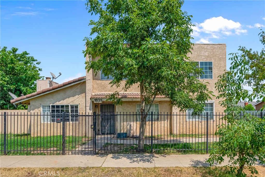 1031 N Lilac Avenue