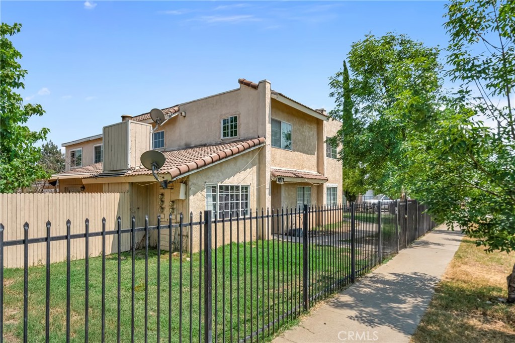 1031 N Lilac Avenue