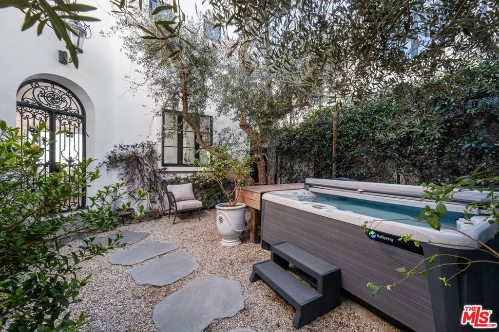 27212 Pacific Coast Highway