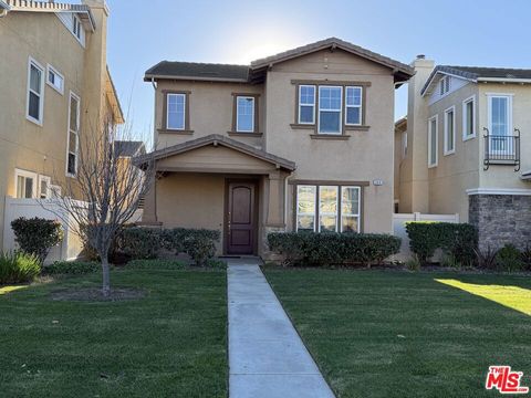Photo of 344 Lakeview Court, Oxnard, CA 93036 (MLS # 25627329)