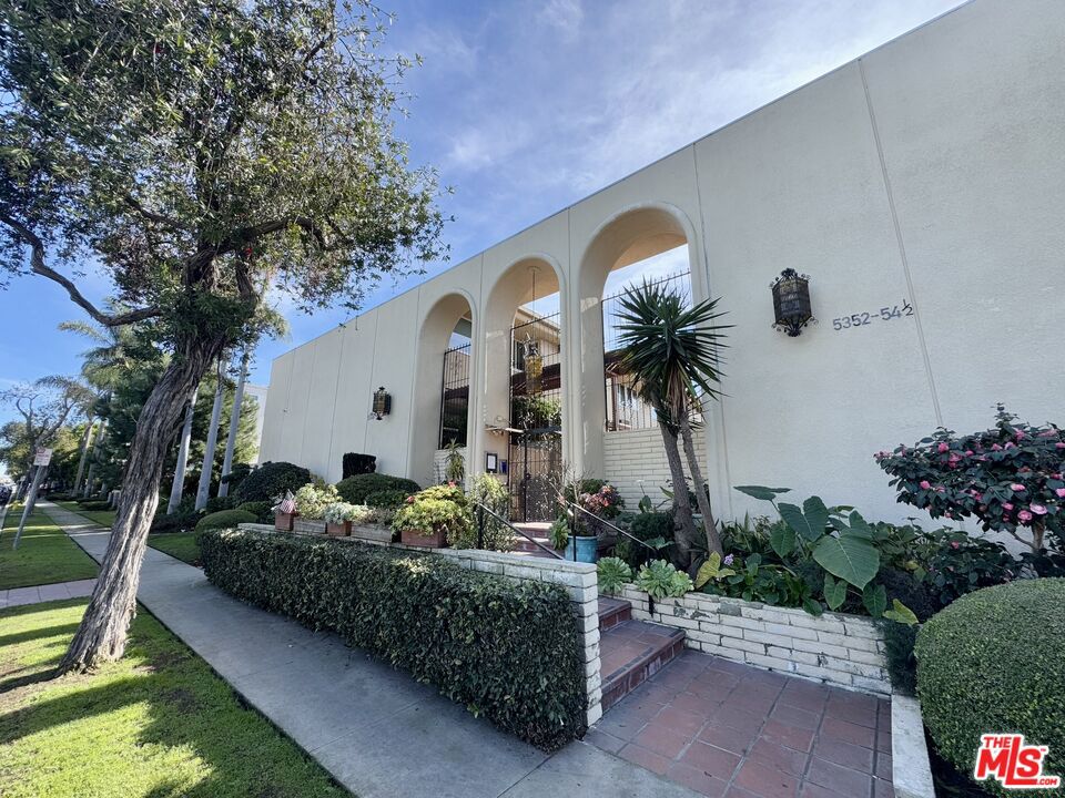 5346 Fairview Boulevard, Los Angeles CA 90056