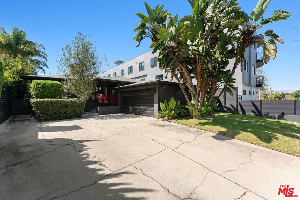 1903 Preuss Road, Los Angeles CA 90034