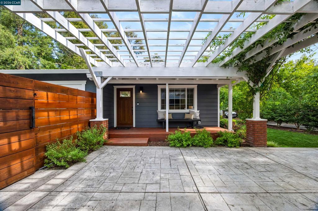 1042 Sunnybrook Dr