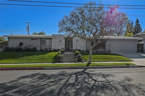 Photo of 24216 Calvert Street, Woodland Hills, CA 91367 (MLS # SR25271364)