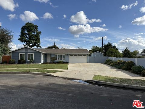 Photo of 20224 Kinzie Street, Chatsworth, CA 91311 (MLS # 25620799)
