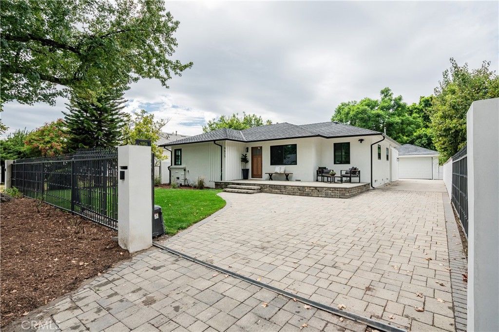 Photo of 6615 Orion Ave, Van Nuys, CA 91406 (MLS # SR25221337)