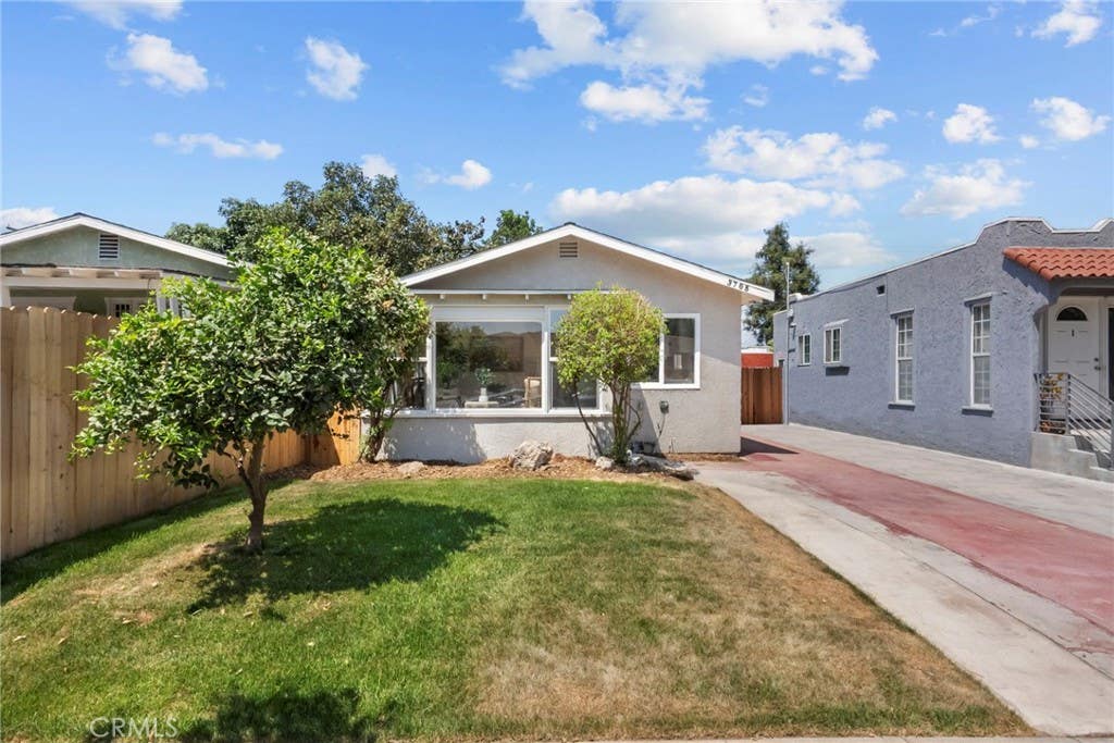 Photo of 3705 S St Andrews Pl, Los Angeles, CA 90018 (MLS # OC26144131)