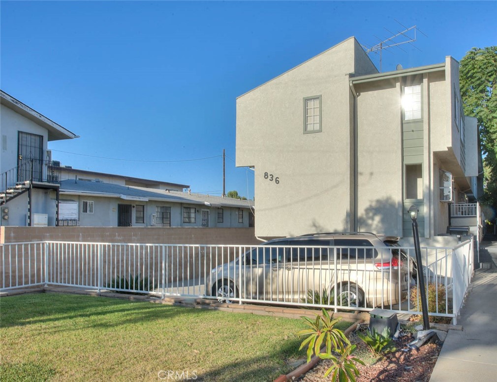 836 S Sierra Vista Avenue