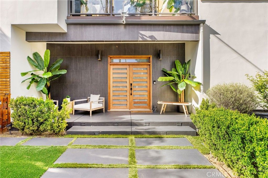 Photo of 11645 Woodbridge Street, Studio City, CA 91604 (MLS # SR26070255)