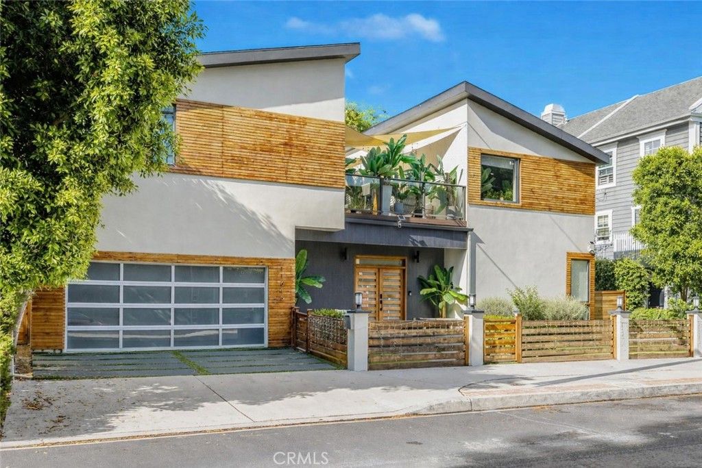 Photo of 11645 Woodbridge Street, Studio City, CA 91604 (MLS # SR26070255)