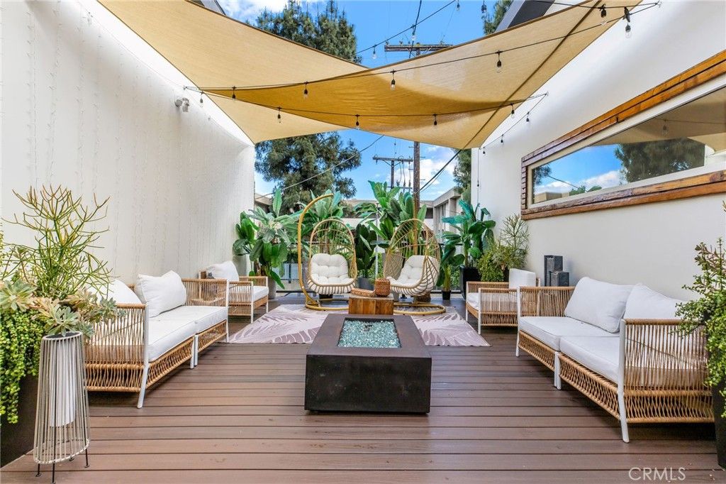 Photo of 11645 Woodbridge Street, Studio City, CA 91604 (MLS # SR26070255)