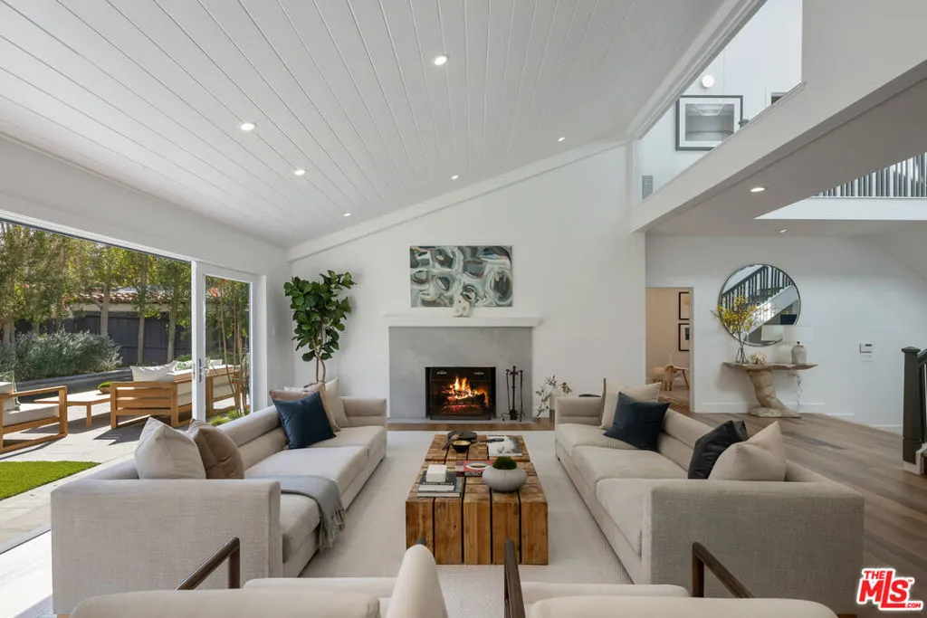 Santa Monica, California 90402, United States, 6 Bedrooms Bedrooms, ,5 BathroomsBathrooms,Residential,Active,118891