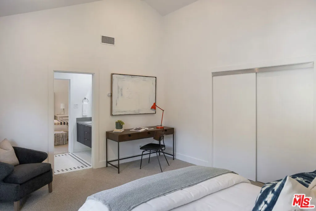 Santa Monica, California 90402, United States, 6 Bedrooms Bedrooms, ,5 BathroomsBathrooms,Residential,Active,118891