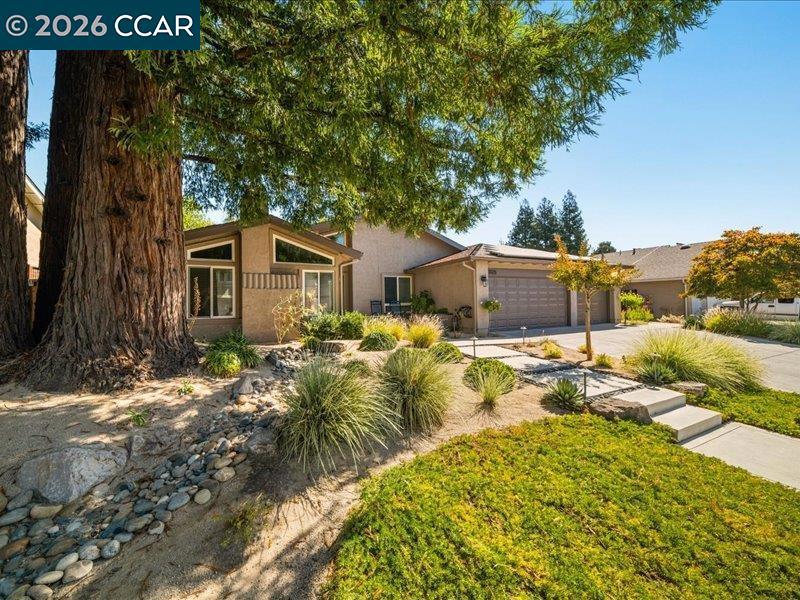 12252 Toluca Dr