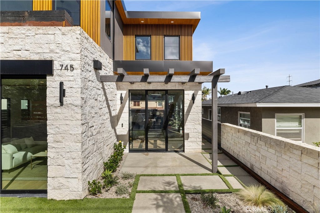 745 35th Street