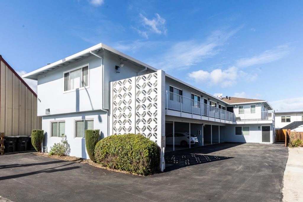 Large remodeled 1 bedroom, 1 bath unit in boutique seven-unit complex!